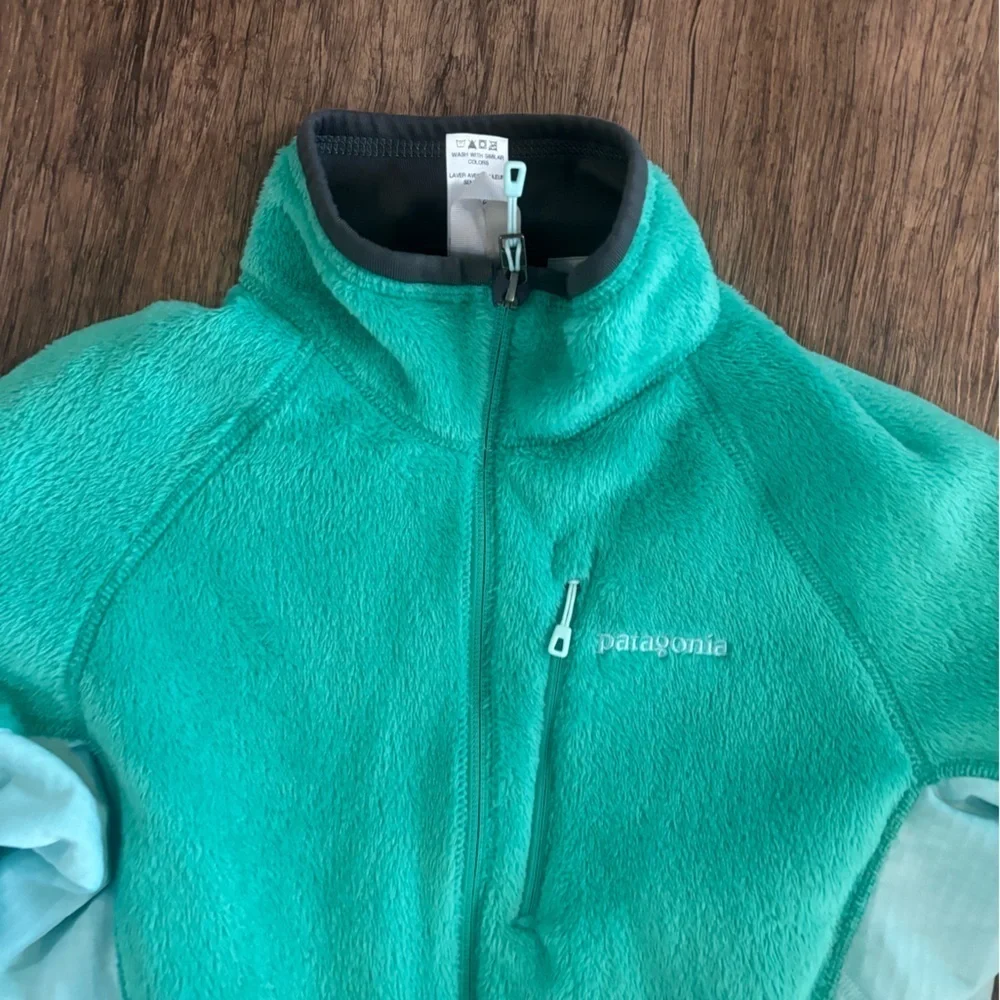 Patagonia Turquoise and Gray Fleece Jacket